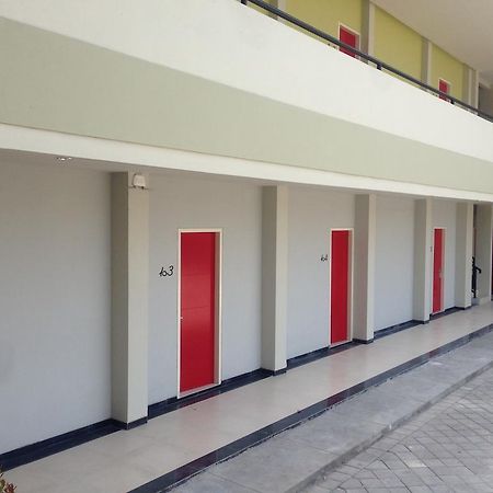 Rumah Cassa Guest House Surabaya Exteriör bild