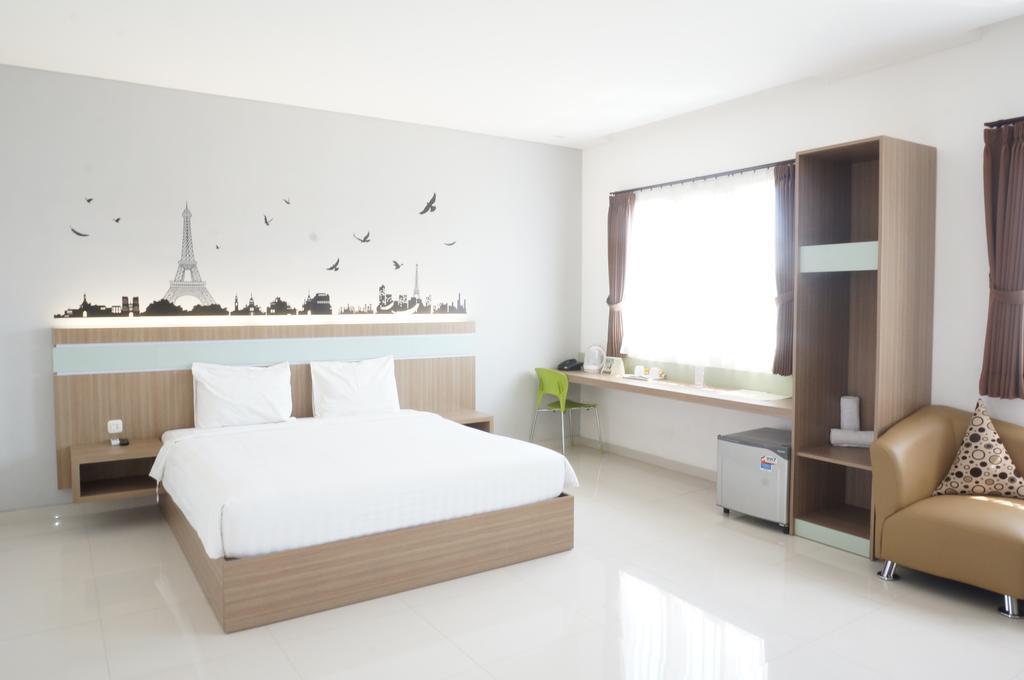 Rumah Cassa Guest House Surabaya Exteriör bild