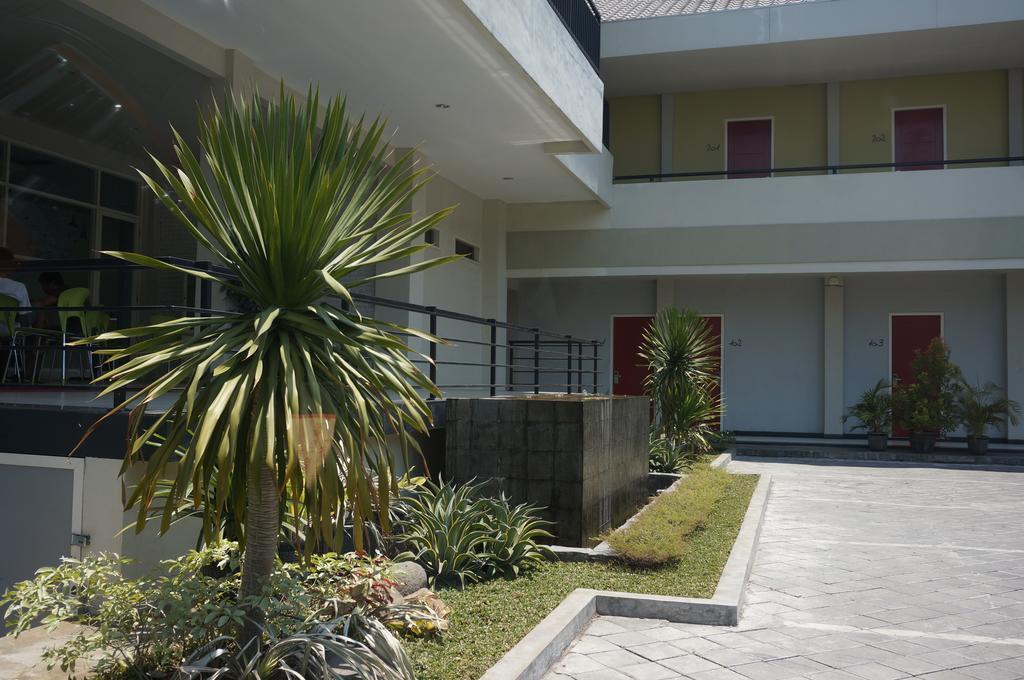 Rumah Cassa Guest House Surabaya Exteriör bild