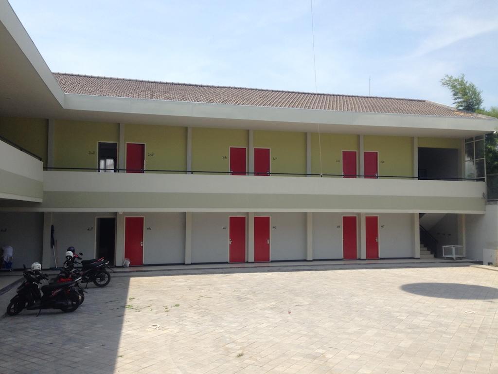 Rumah Cassa Guest House Surabaya Exteriör bild
