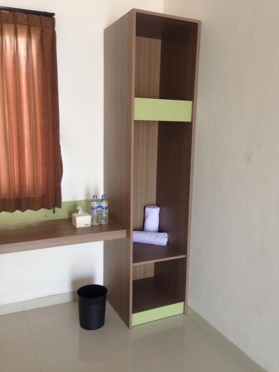Rumah Cassa Guest House Surabaya Rum bild