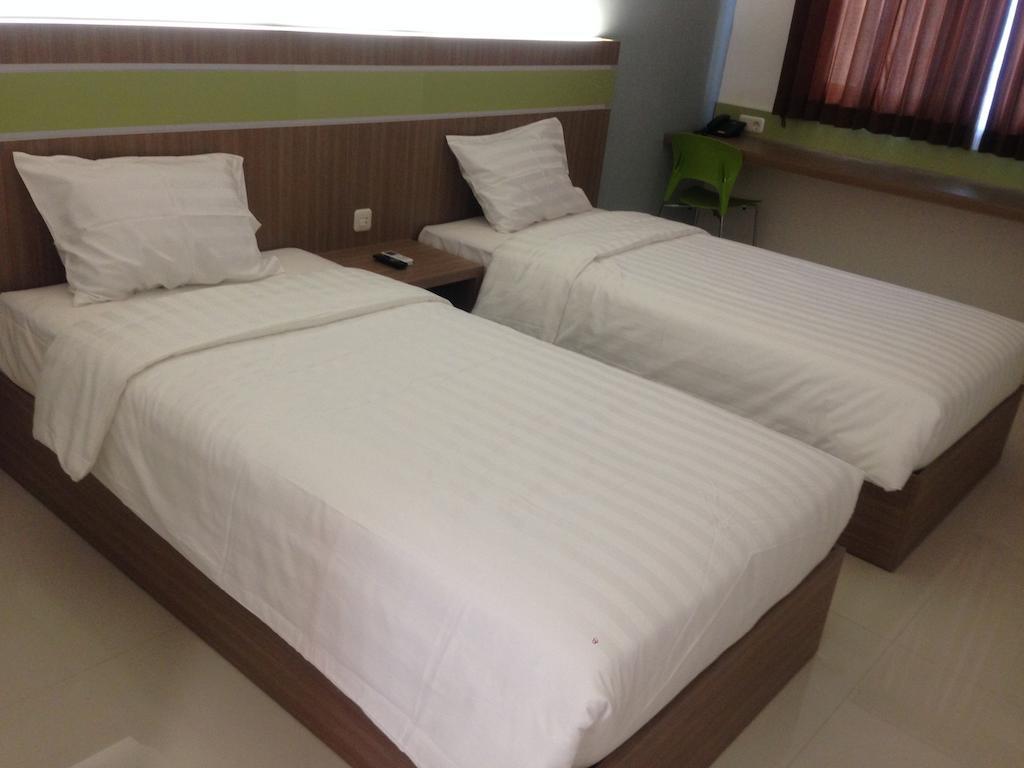 Rumah Cassa Guest House Surabaya Rum bild