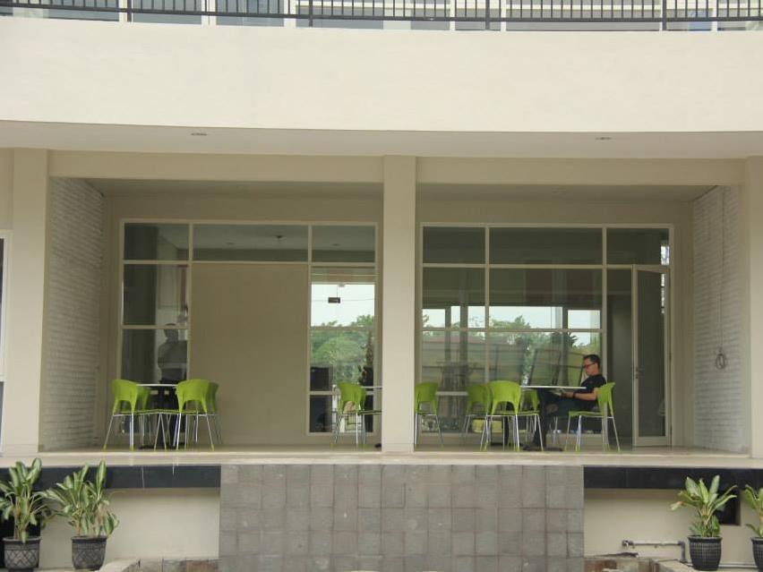 Rumah Cassa Guest House Surabaya Exteriör bild