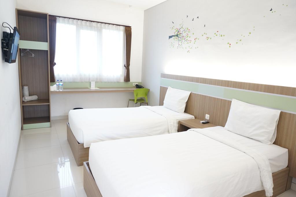 Rumah Cassa Guest House Surabaya Rum bild